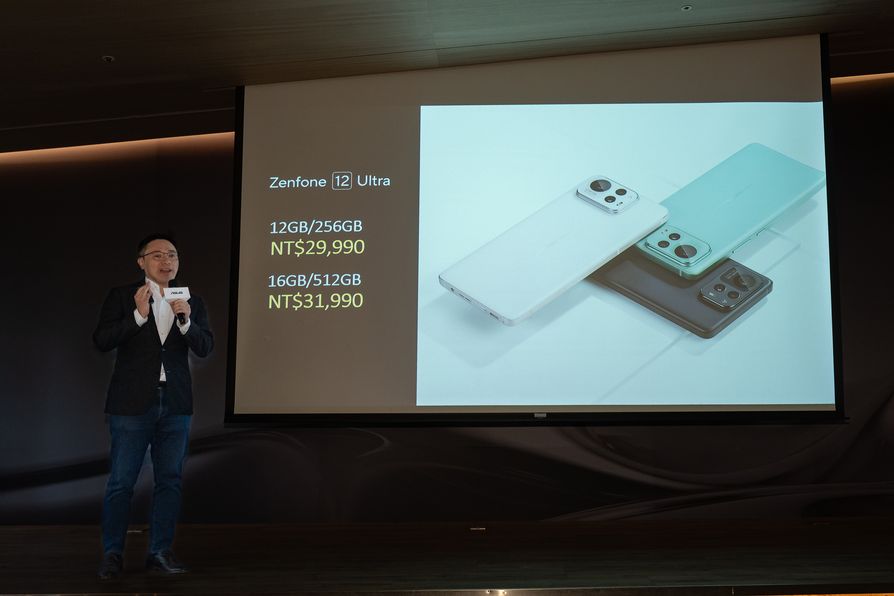 Zenfone 12 Ultra 16GB/512GB頂規版價格較前一代更優惠,建議售價:NT$31,990。